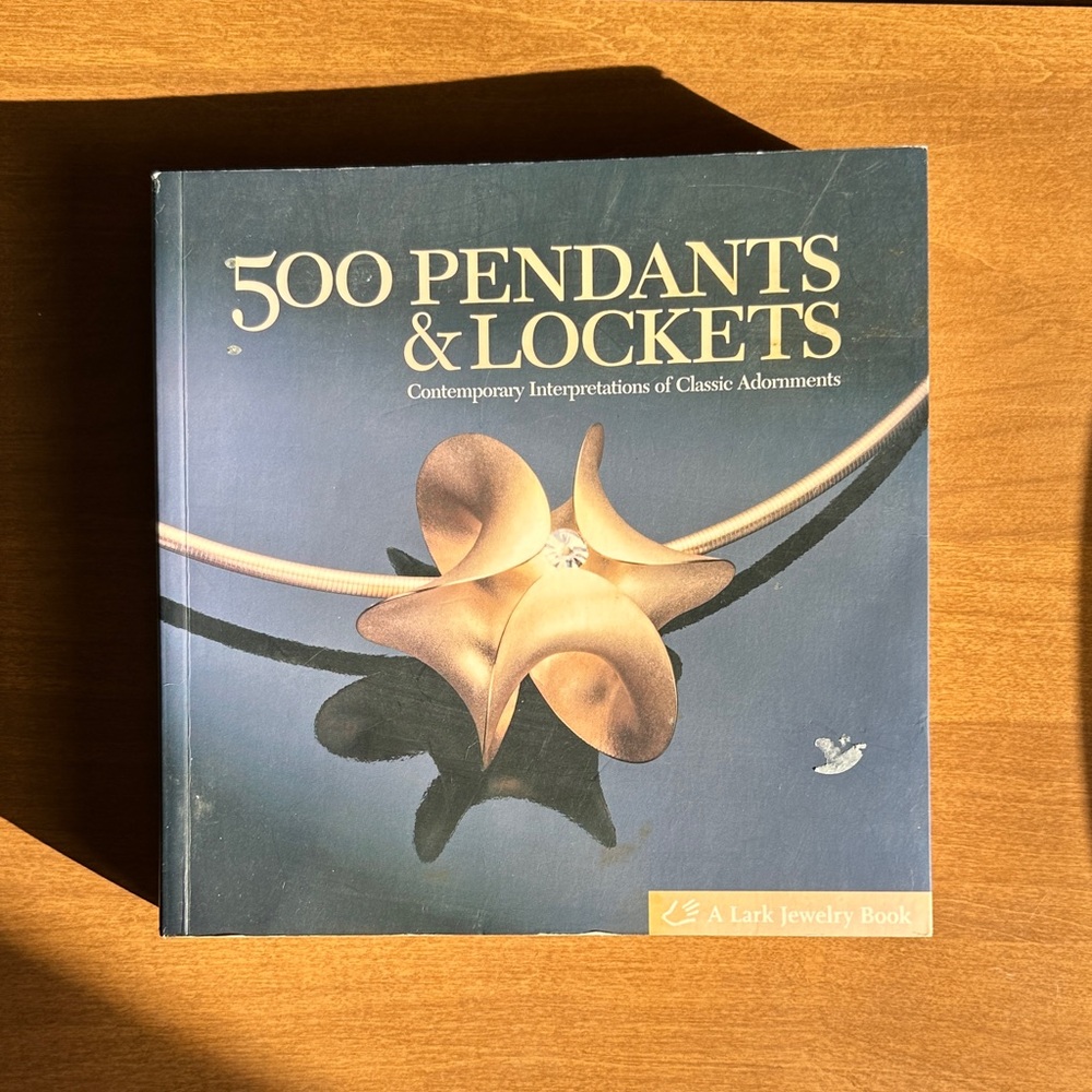 500 Pendants & Lockets Book